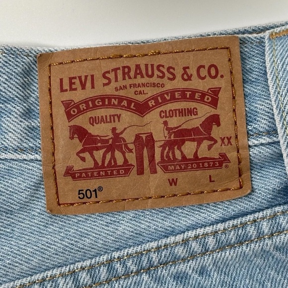 Levi's 501 Button Fly Distressed Jean Shorts W27 Light Wash Cut Offs Women's - Picture 6 of 12